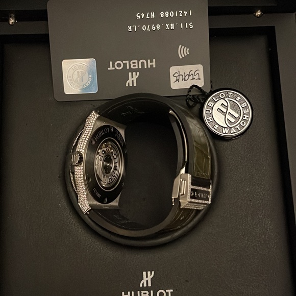 2021 Hublot classic Fusion  Diamond Full in and Out with the original box& paper - Picture 6 of 7